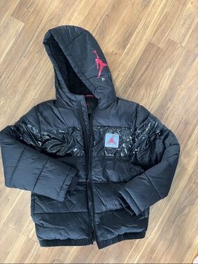 Jordan Kids Boys Youth Black Warm Winter Puffer Jacket with Hood Size Medium
